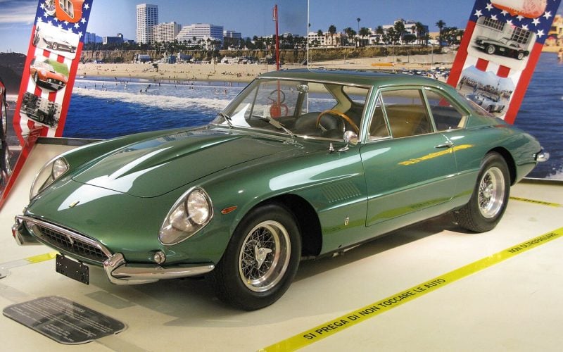 Ferrari 400 Superamerica e1759004078495