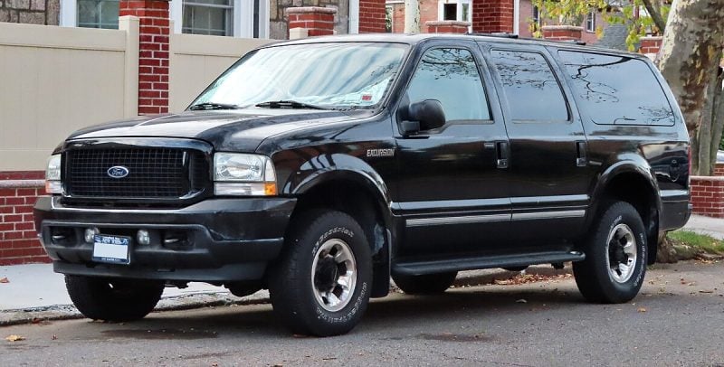 2004 Ford Excursion Limited front 11.4.19 e1760180765419